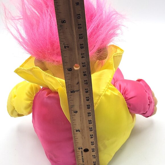Russ Berrie Troll Doll Clown Jester Soft Body Pink Yellow Play-suit Pink Hair Vi - Picture 5 of 6